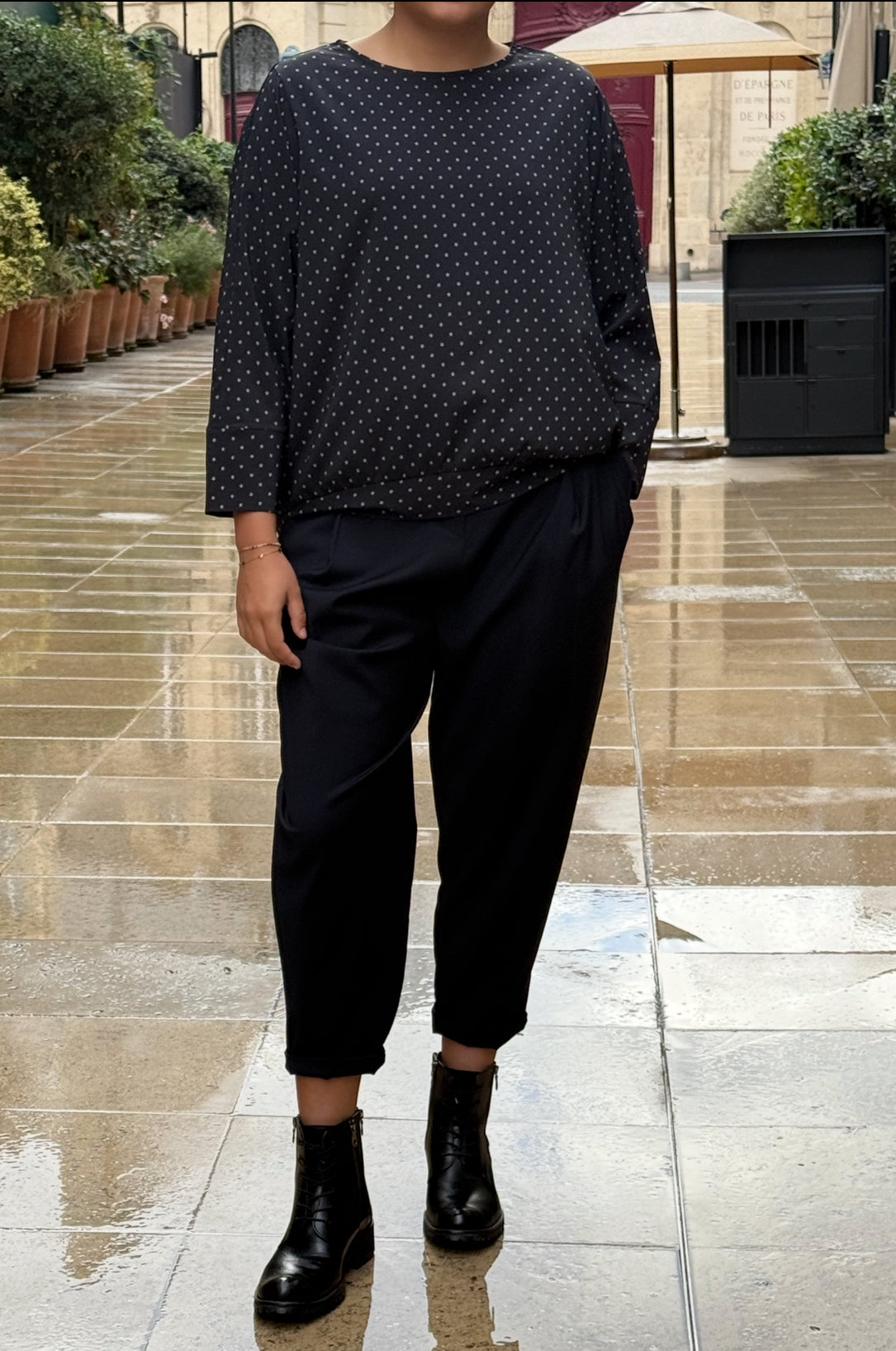 Blouse en soie noire étoiles grises