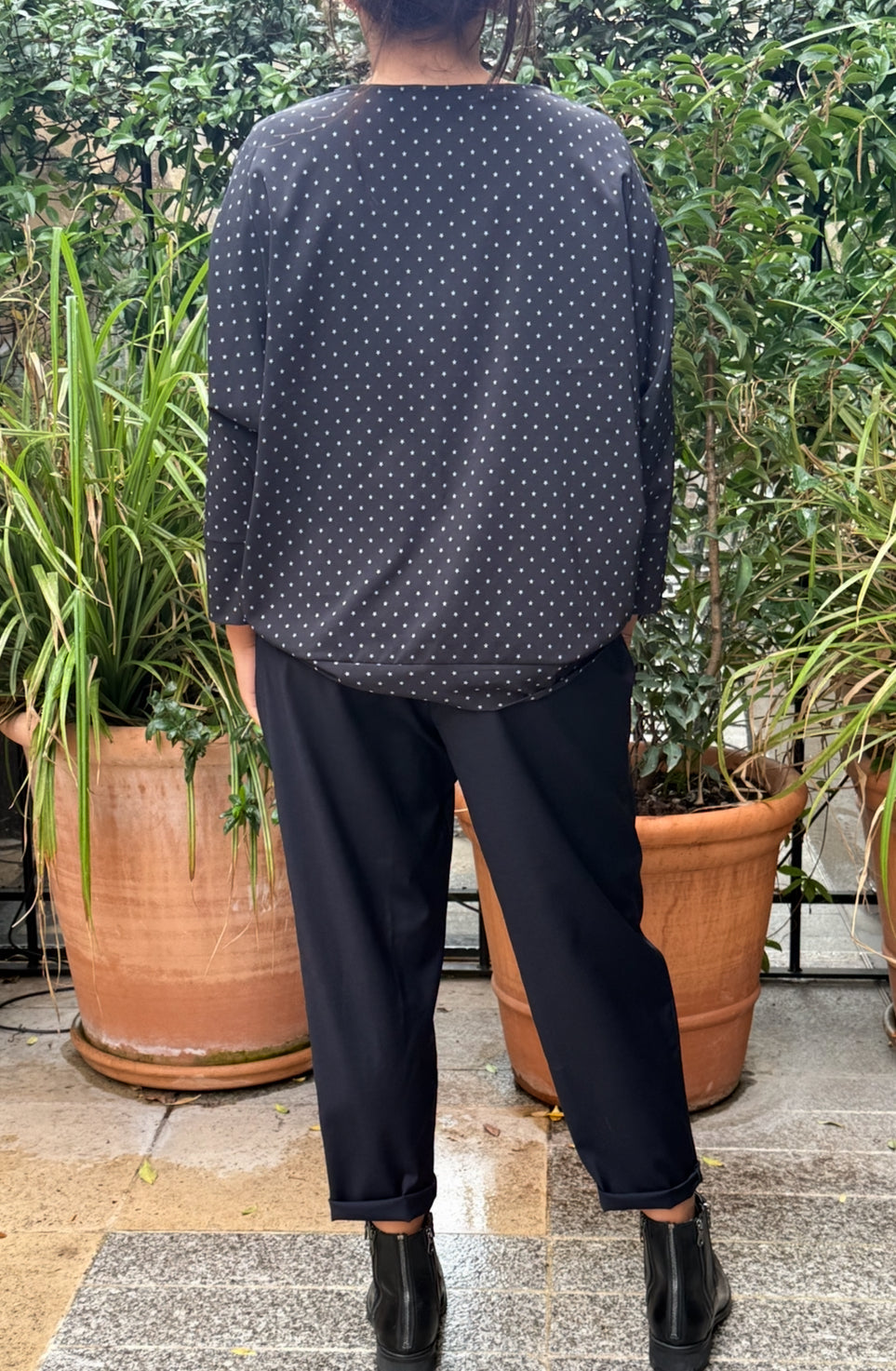 Blouse en soie noire étoiles grises