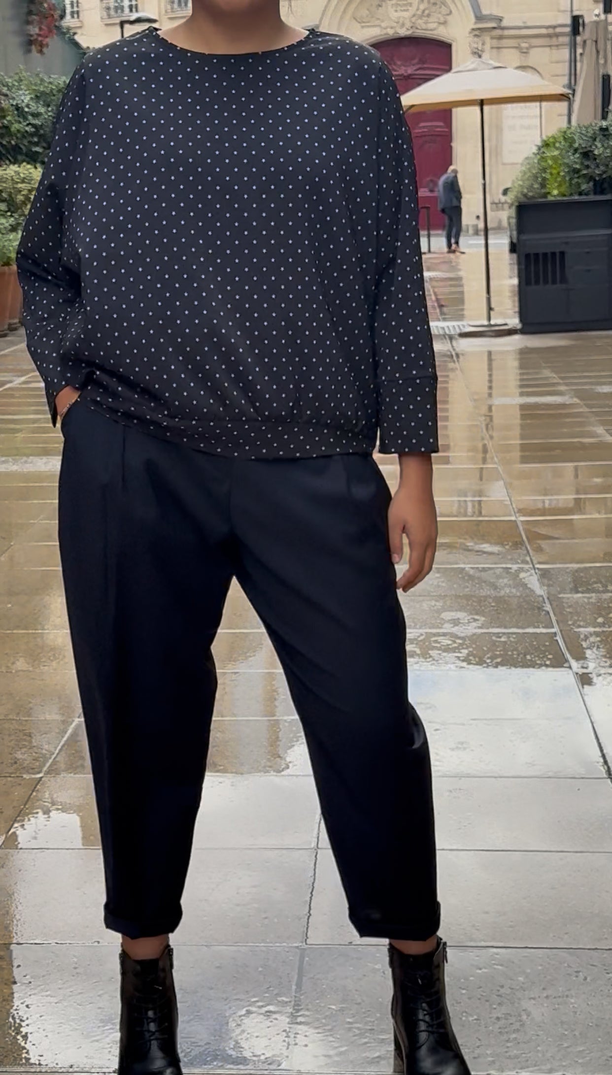 Blouse en soie noire étoiles grises