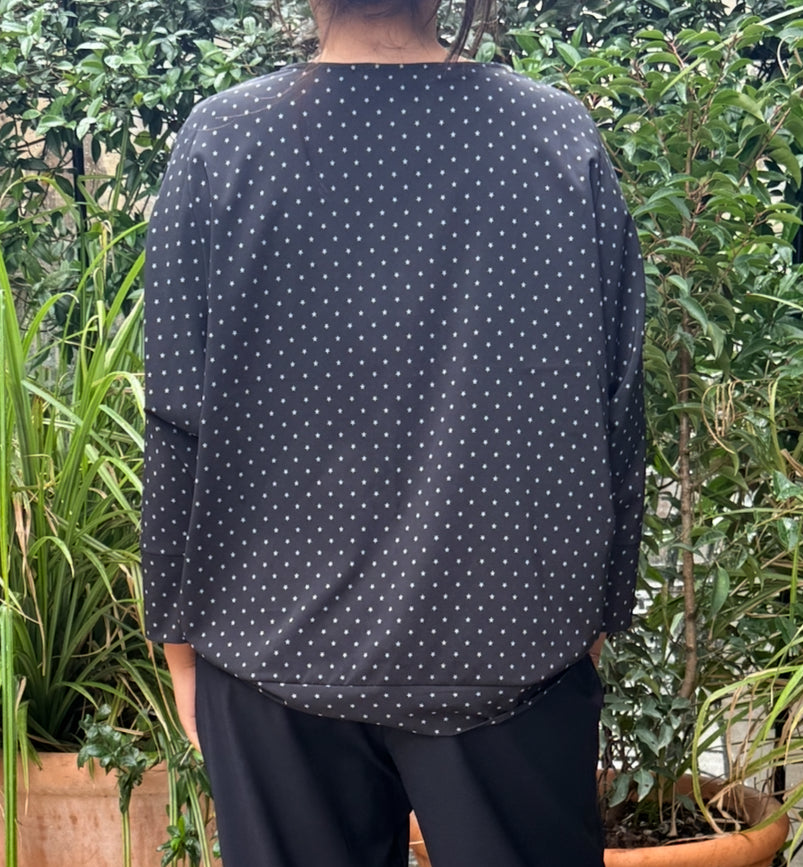 Blouse en soie noire étoiles grises