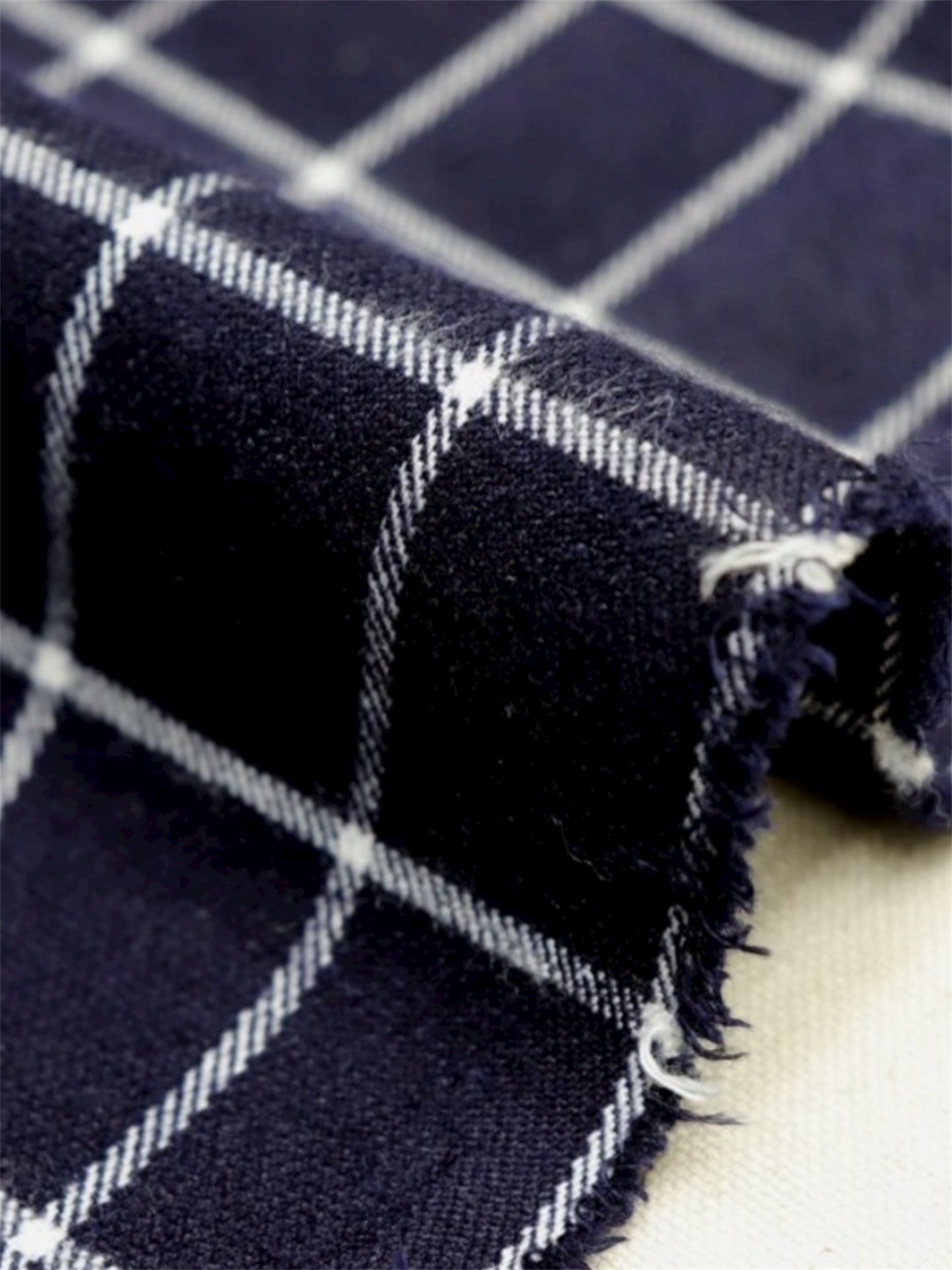 Blouse en laine marine extensible,motif à carreaux