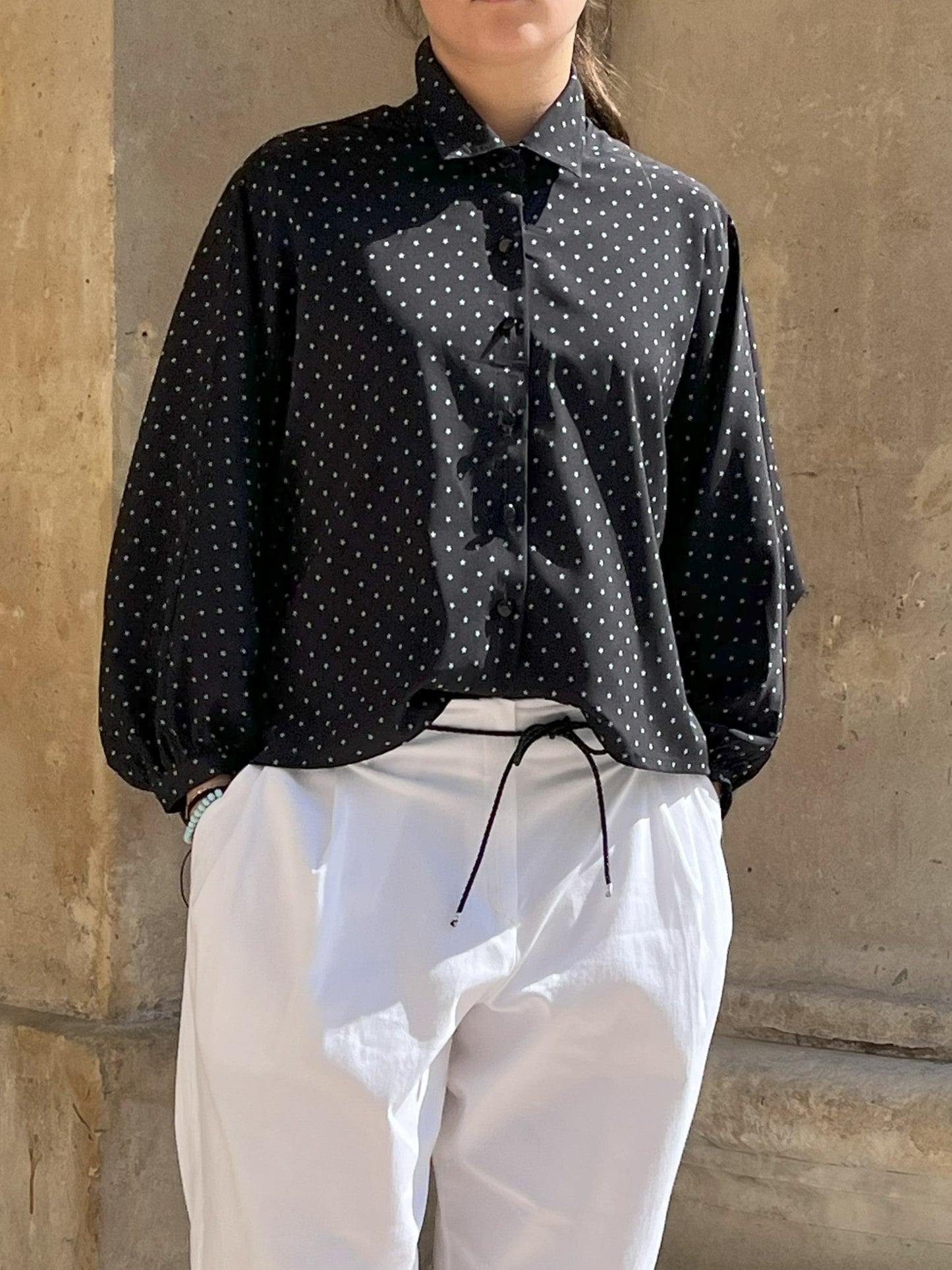 Chemise noire étoiles grises