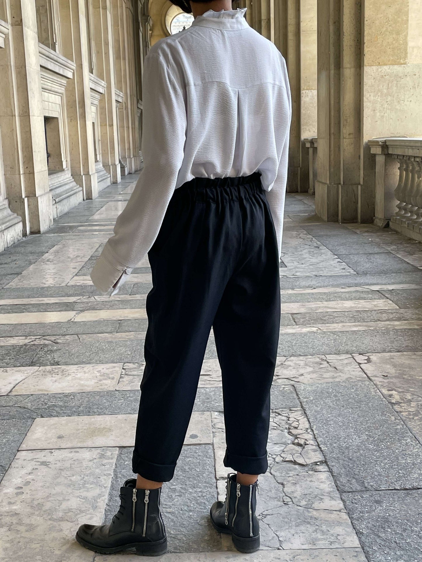 Pantalon en laine à taille élastiquée au dos