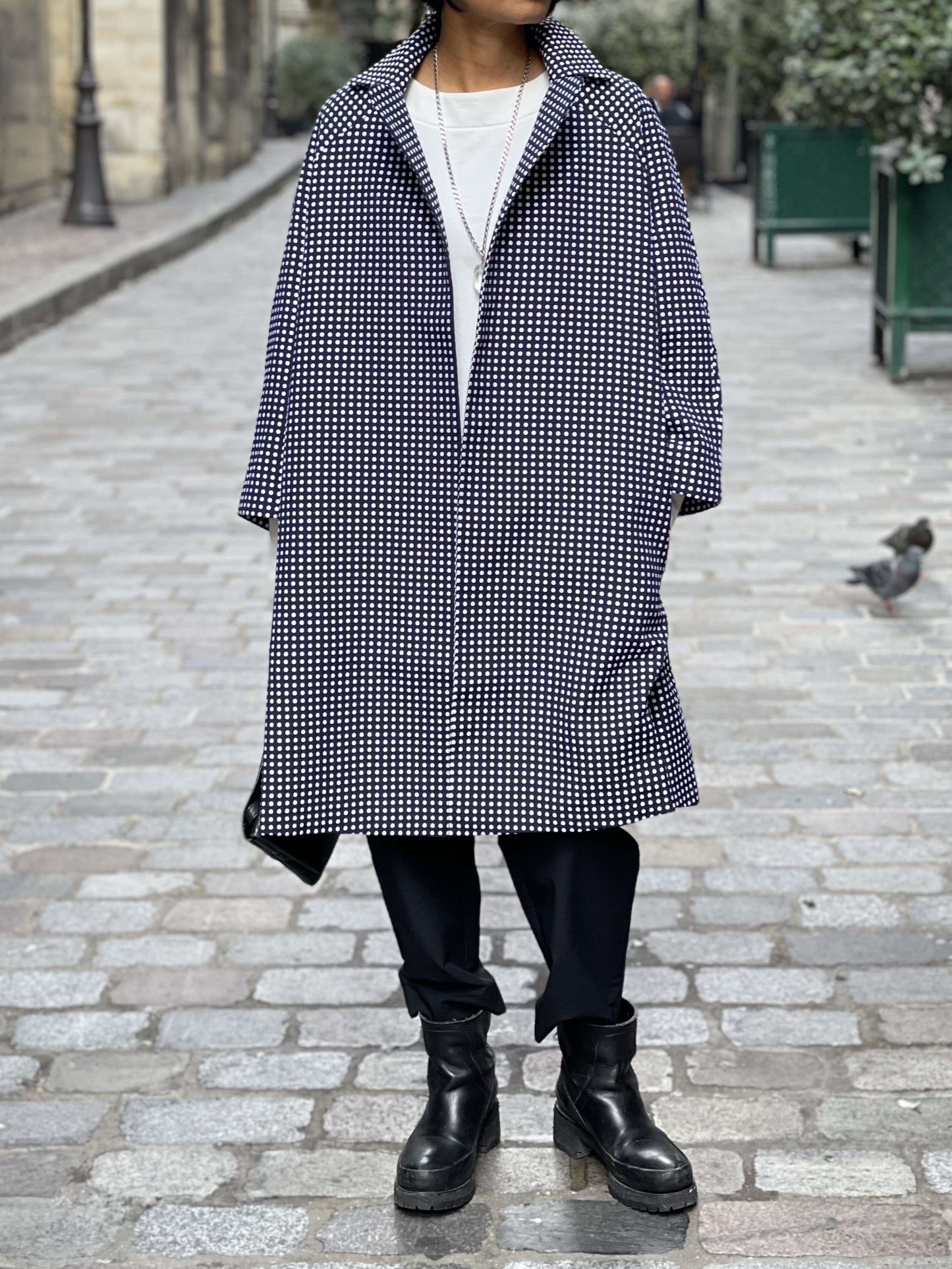 Manteau bleu points blancs