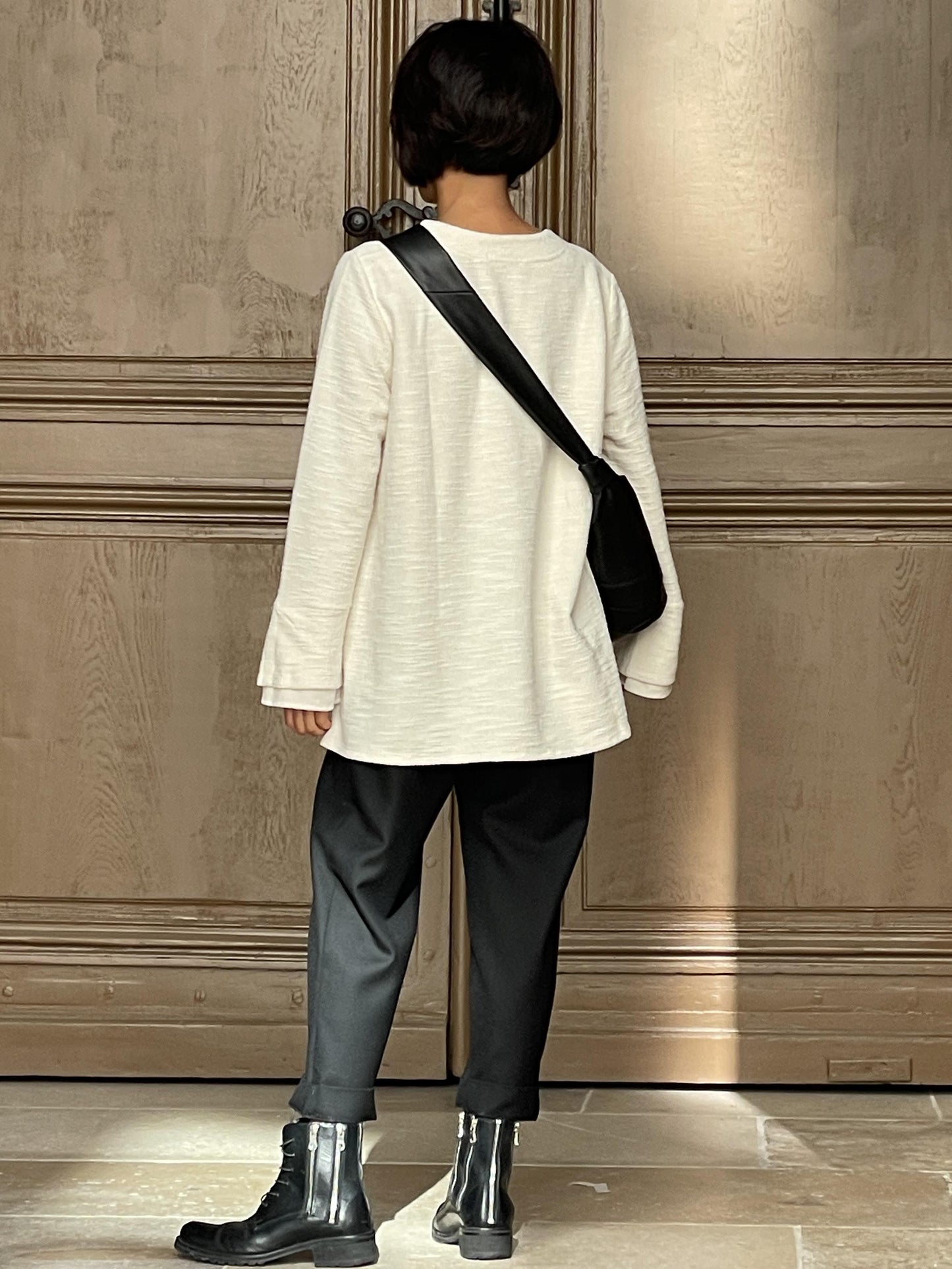 Blouse à fentes aux manches, décorée de velours