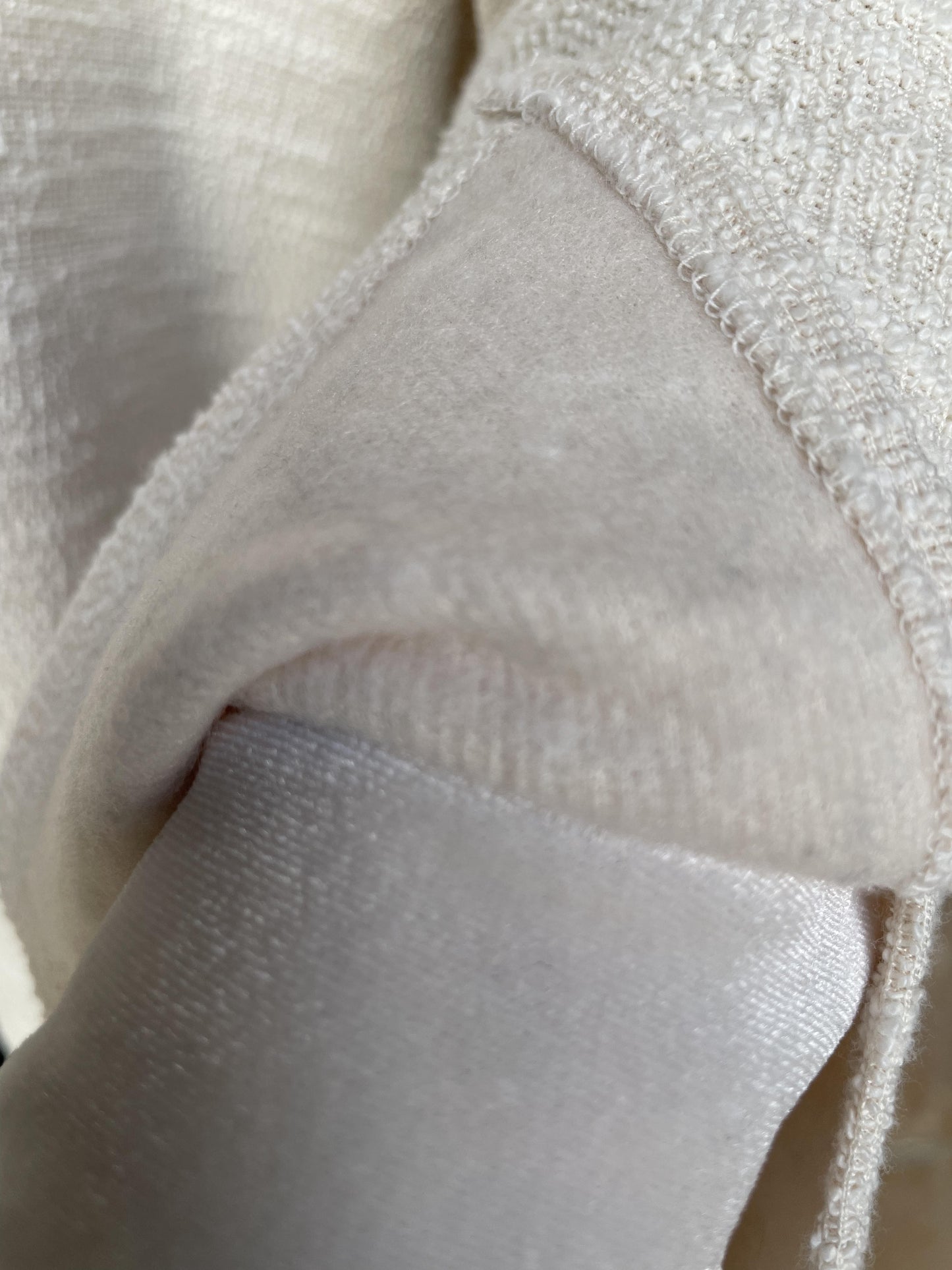 Blouse en maille de laine avec franges en velours