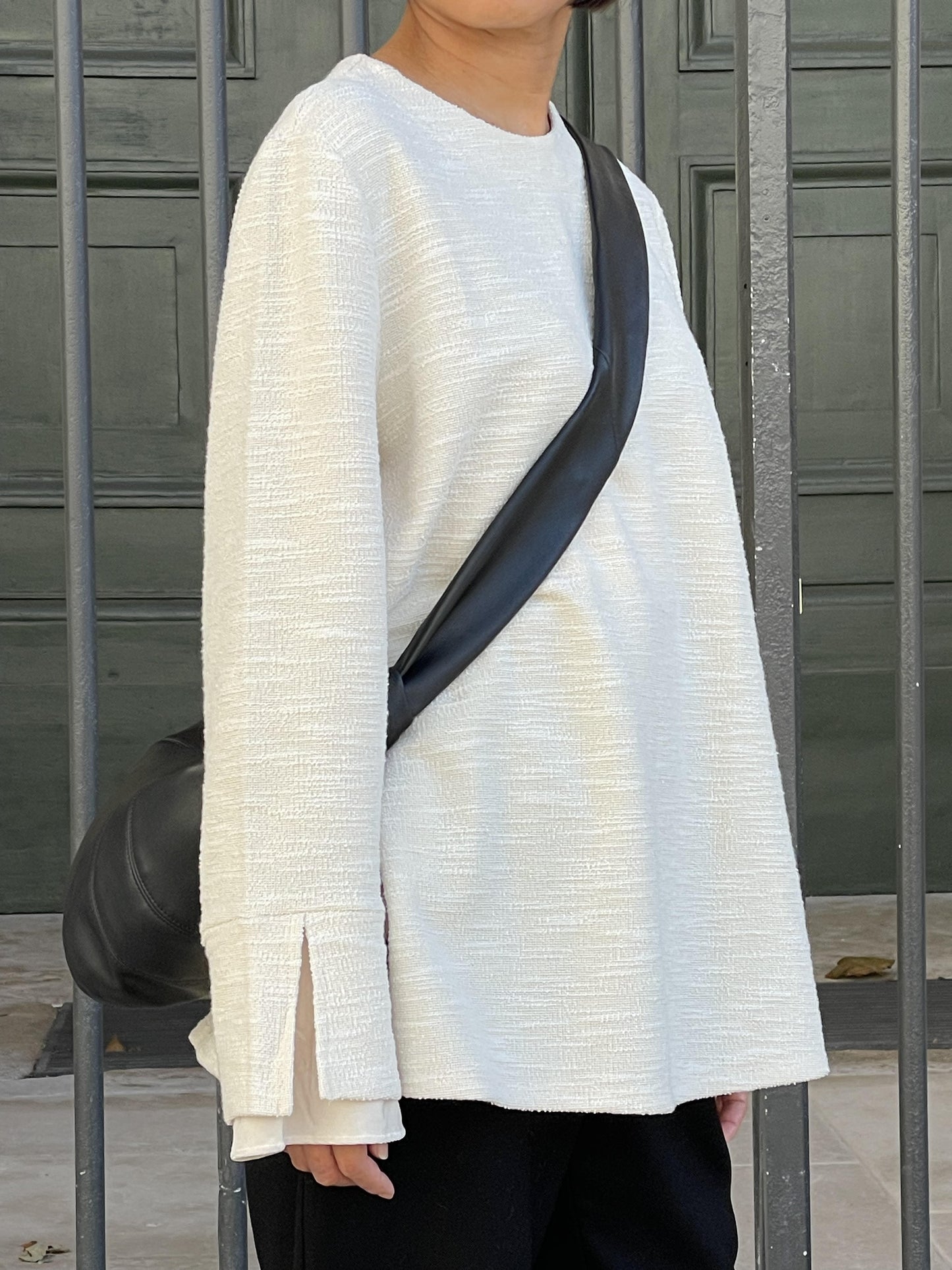 Blouse à fentes aux manches, décorée de velours