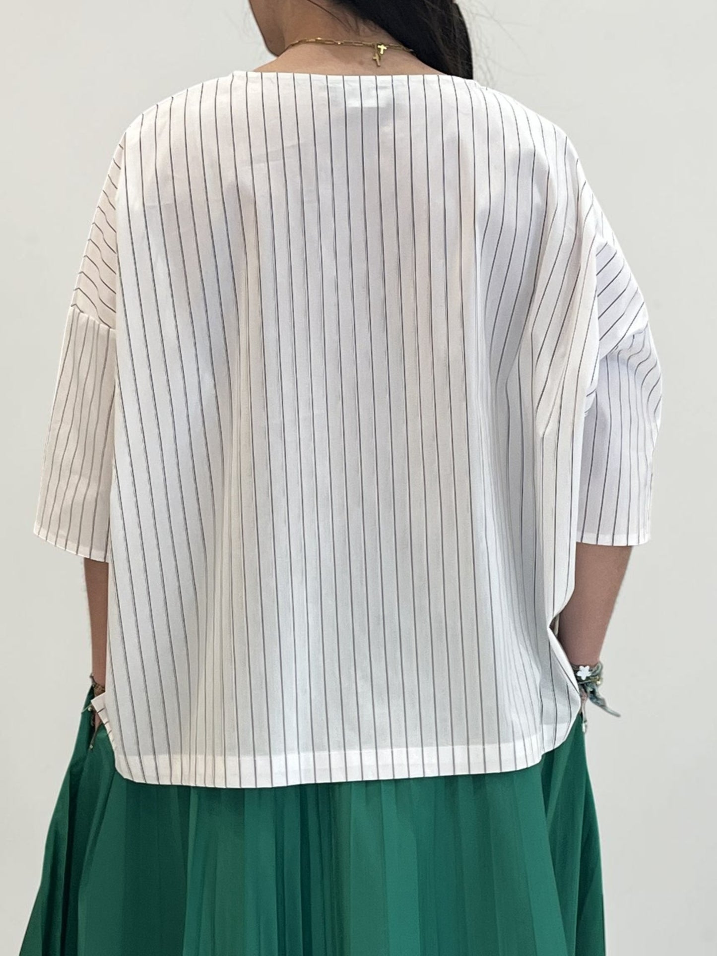 Blouse à lignes noires