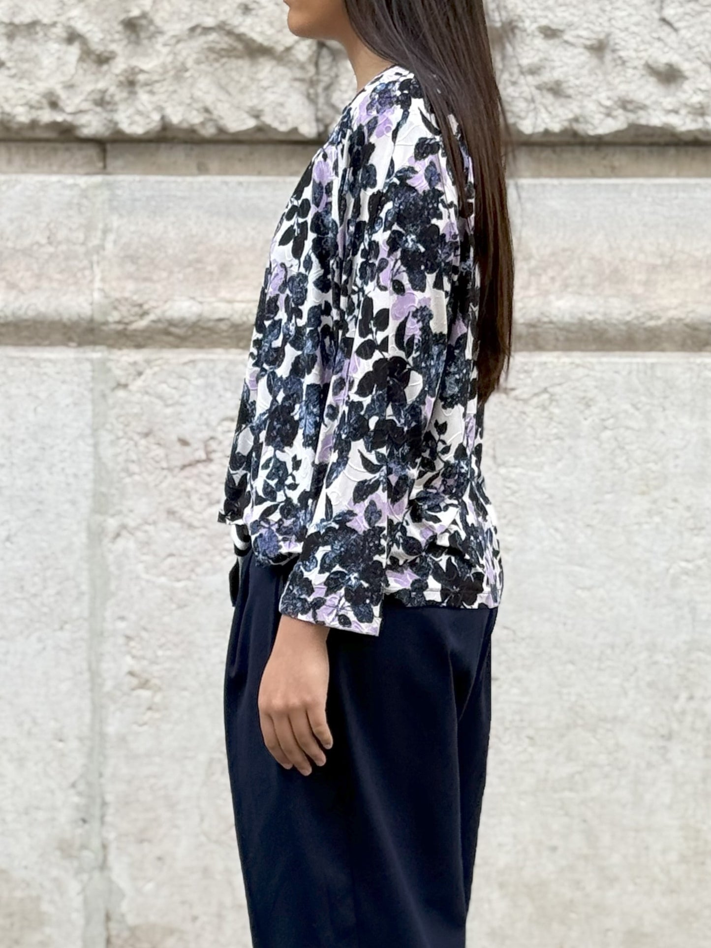 Blouse en jersey avec motif de feuilles avec des touches de violet