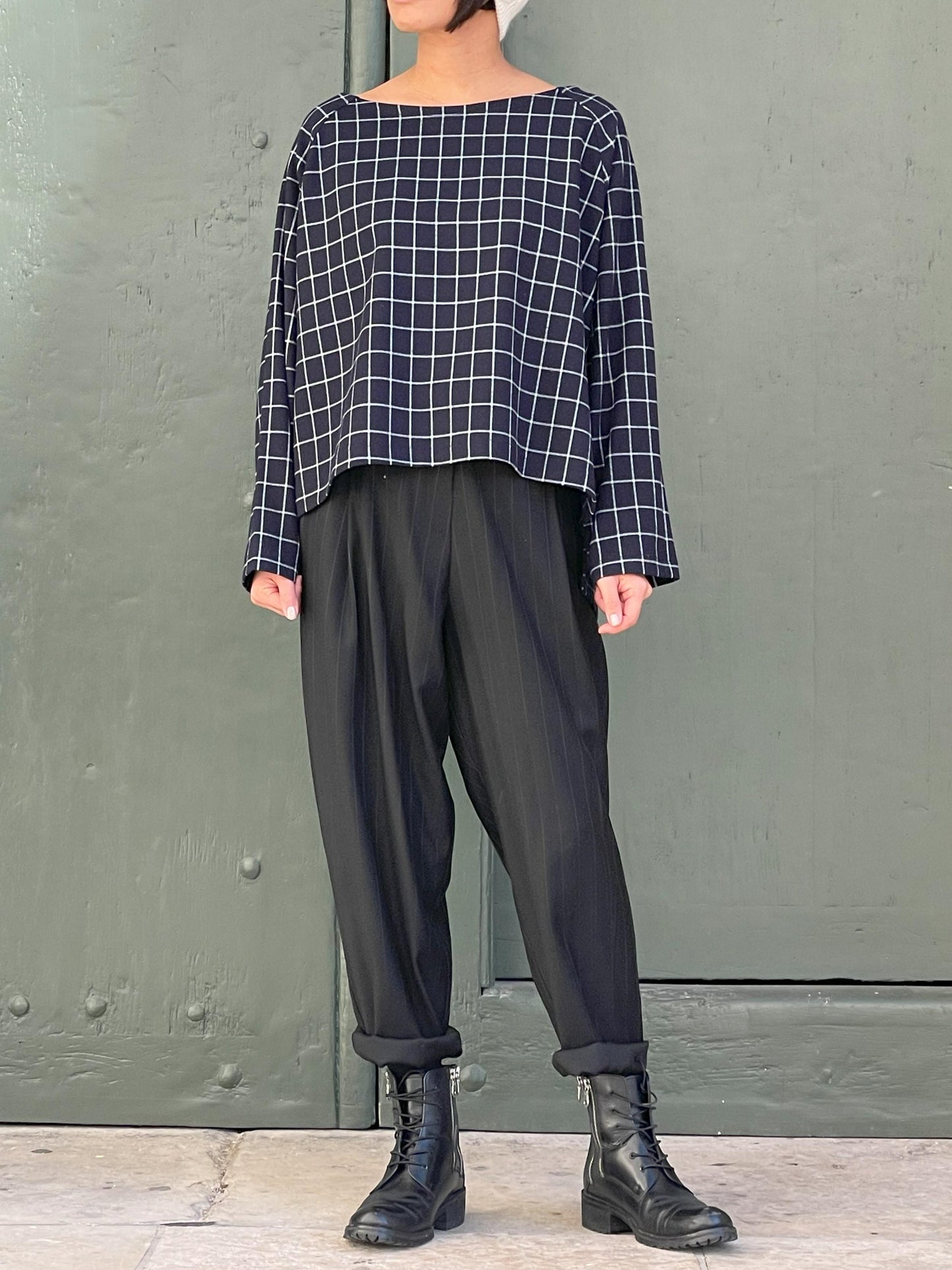 Blouse en laine marine extensible,motif à carreaux