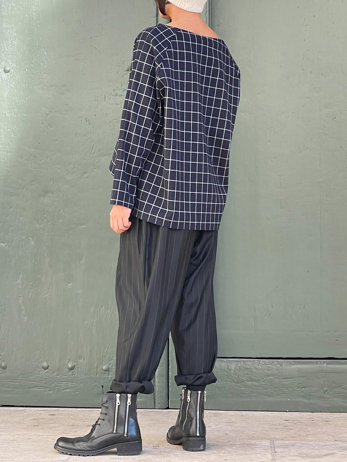 Blouse en laine marine extensible,motif à carreaux