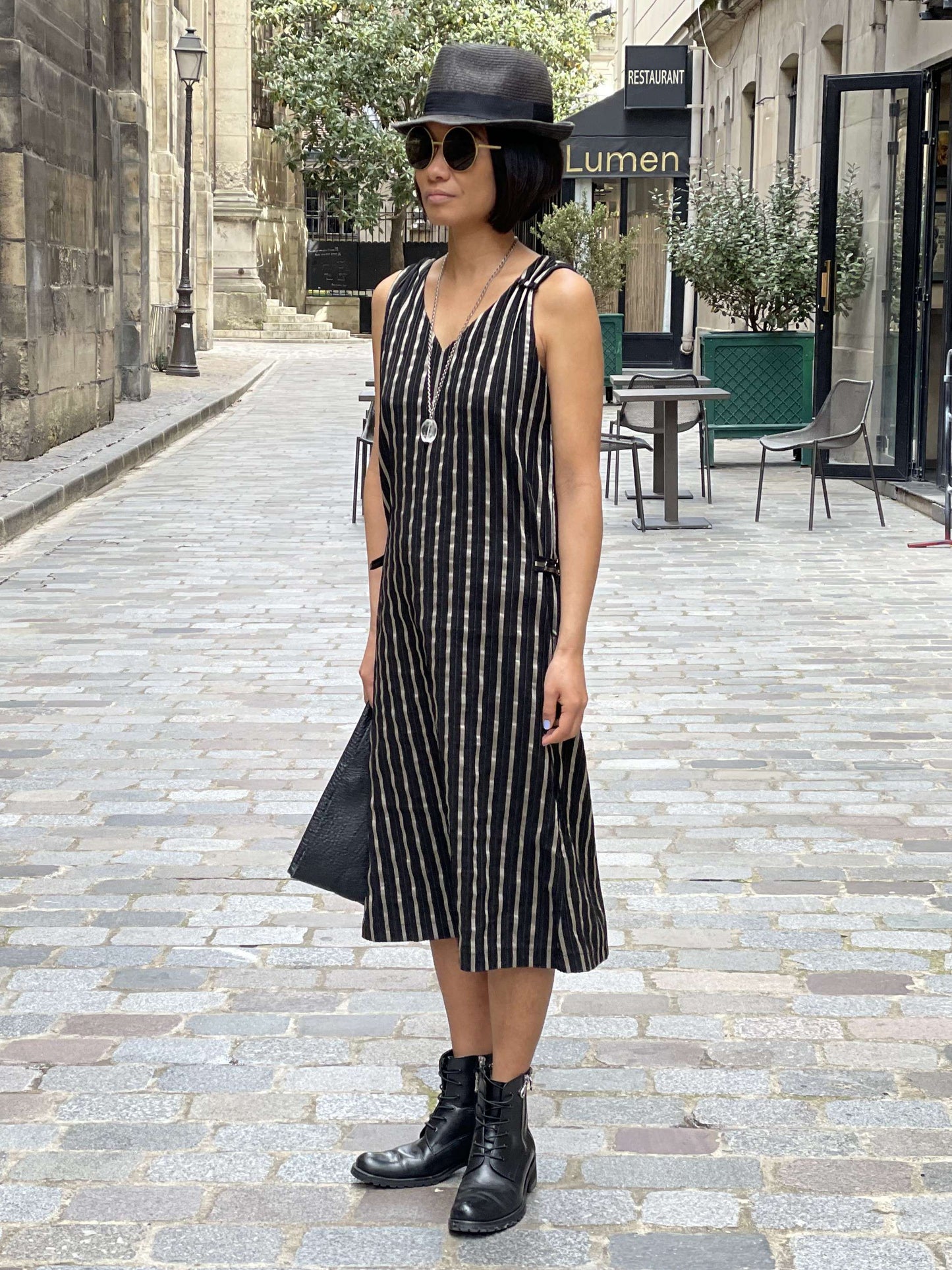 Robe chic à rayures dorées
