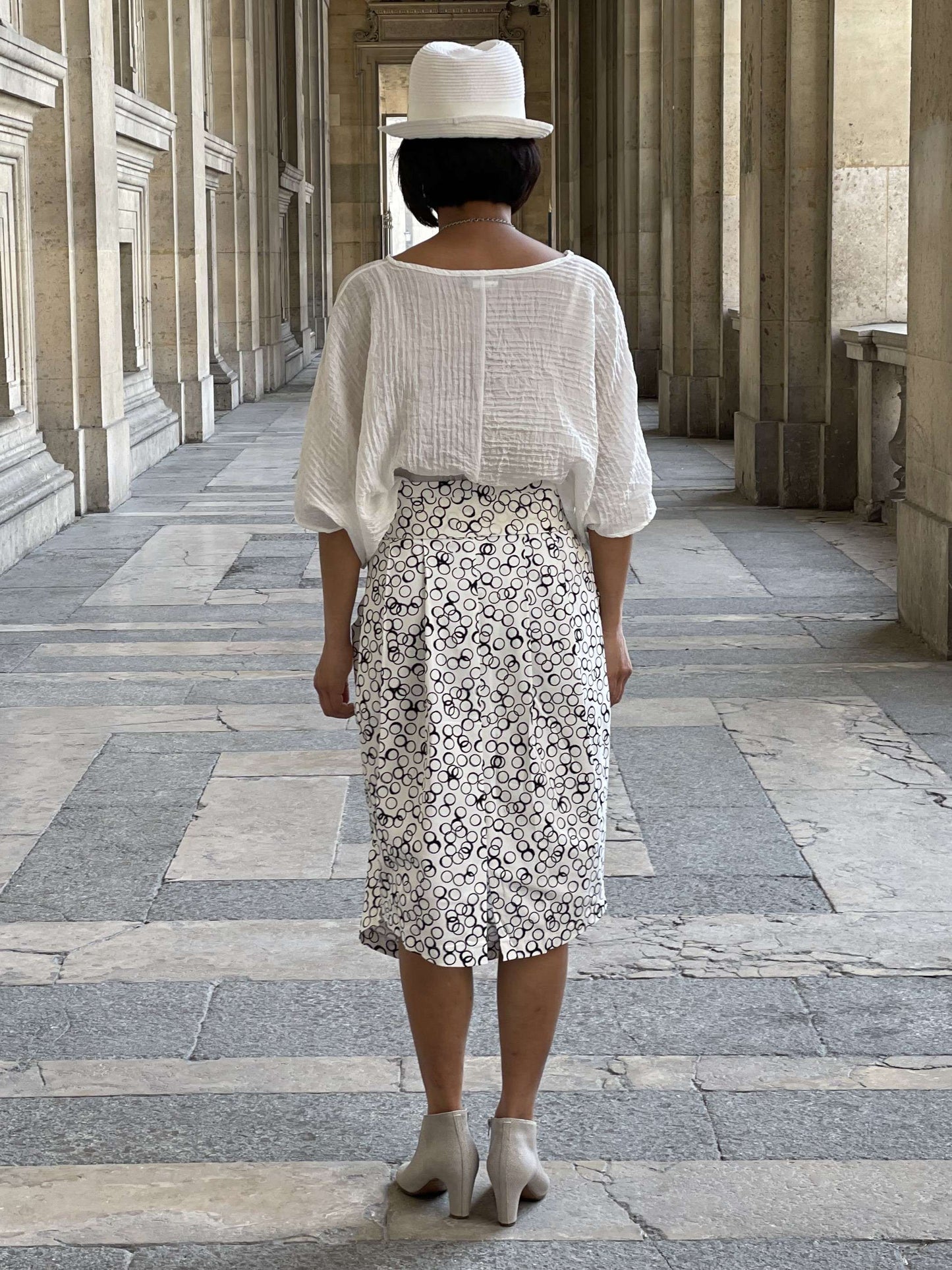 Haut ample plissée noire