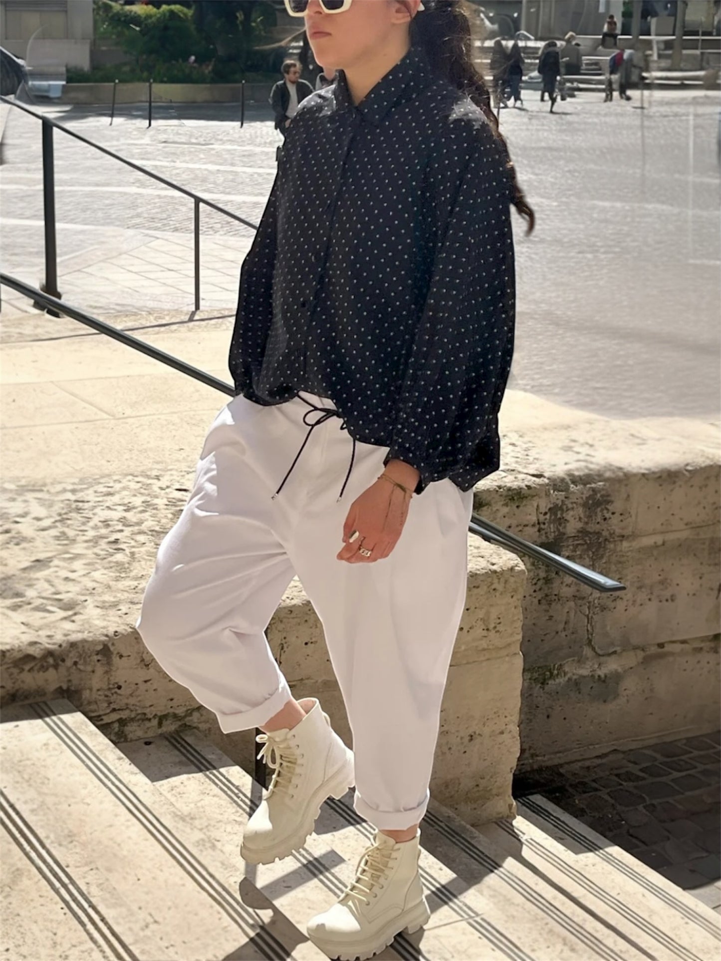 Chemise en soie noire étoiles grises