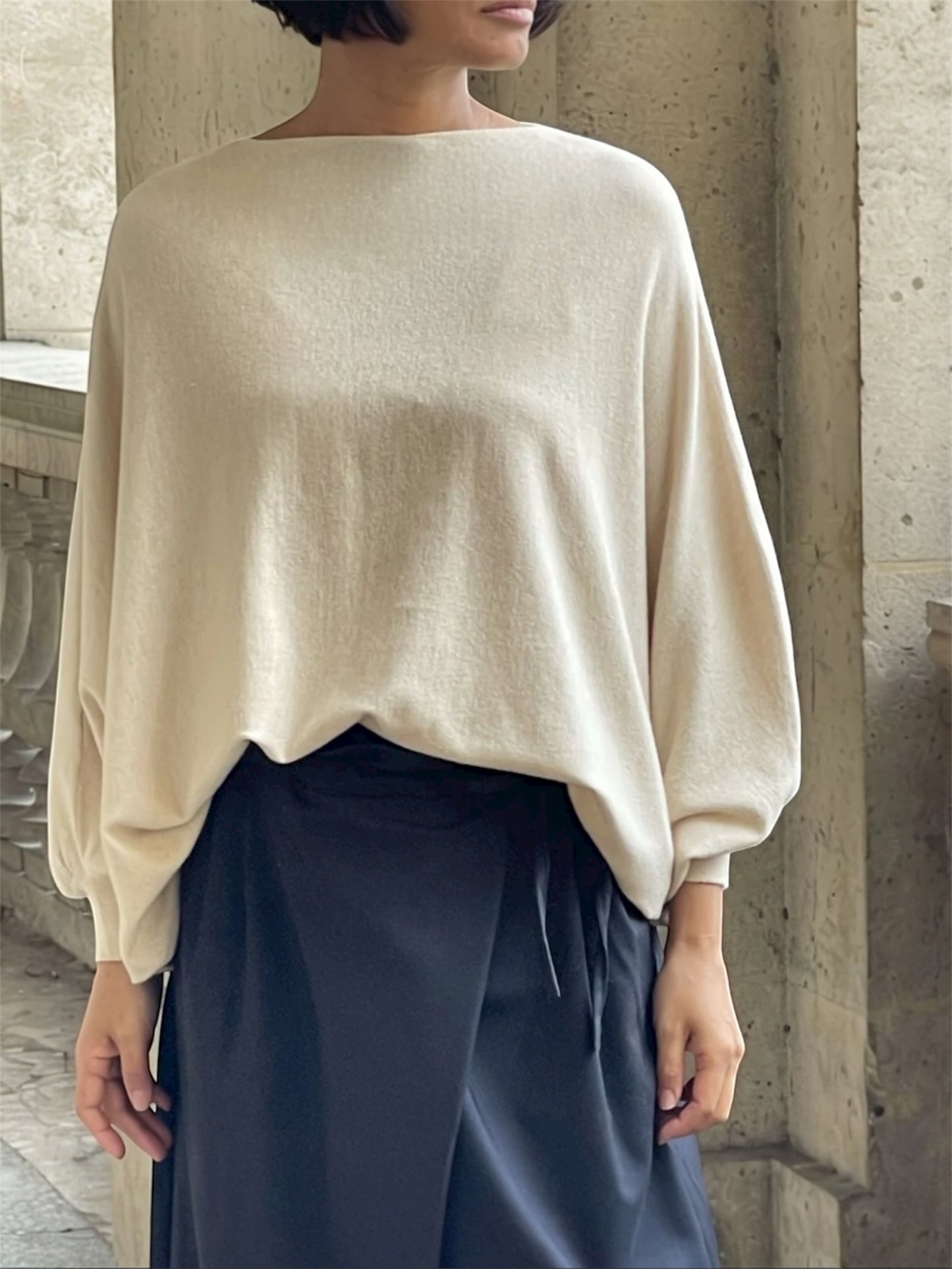 Pull en cachemire beige manches chauve-souris