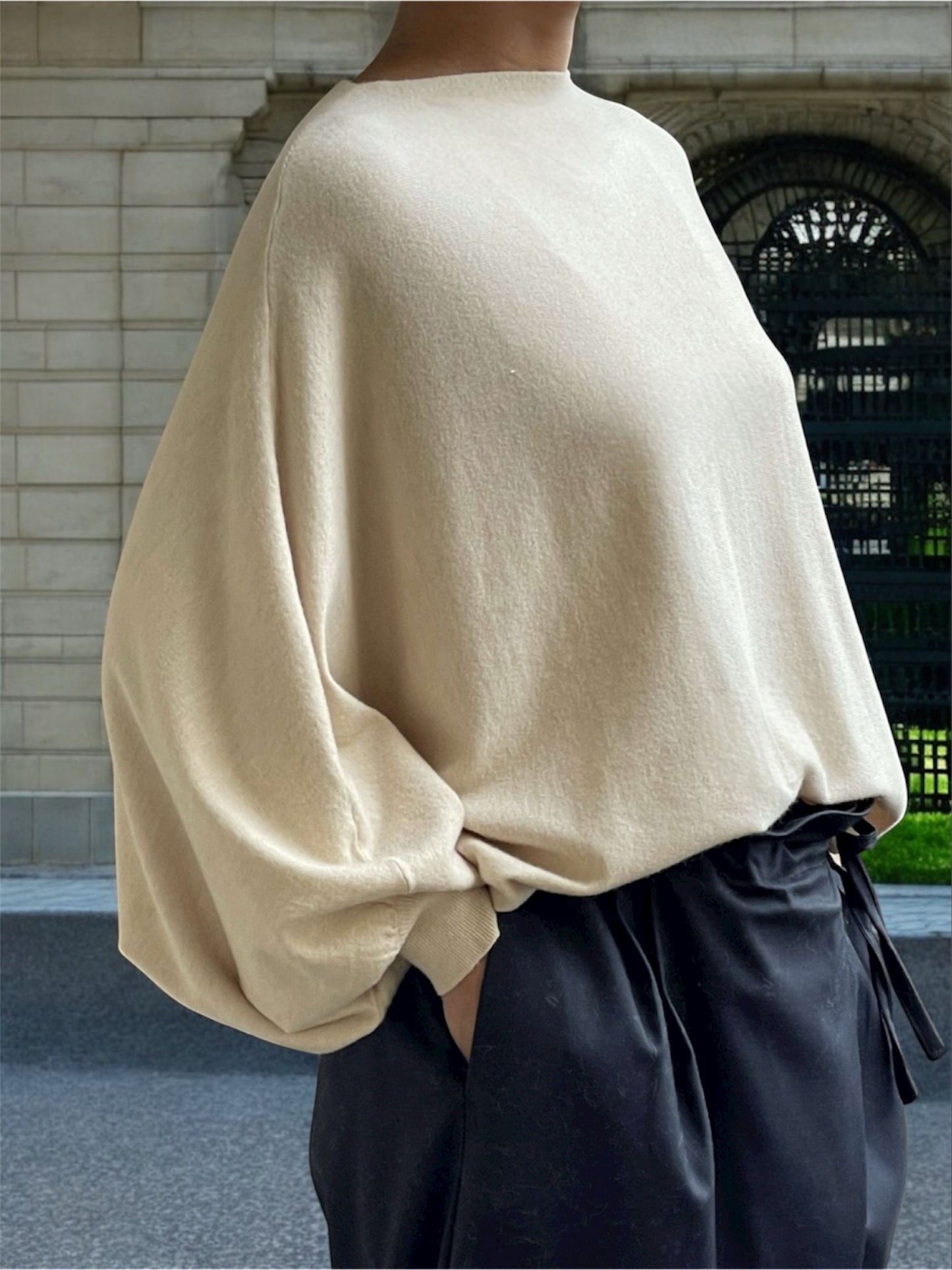 Pull en cachemire beige manches chauve-souris