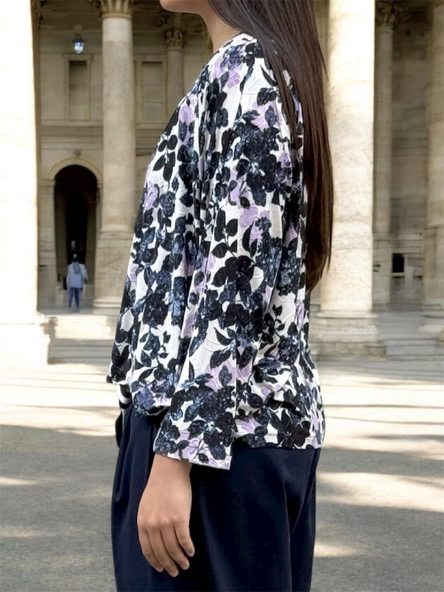 Blouse en jersey avec motif de feuilles avec des touches de violet