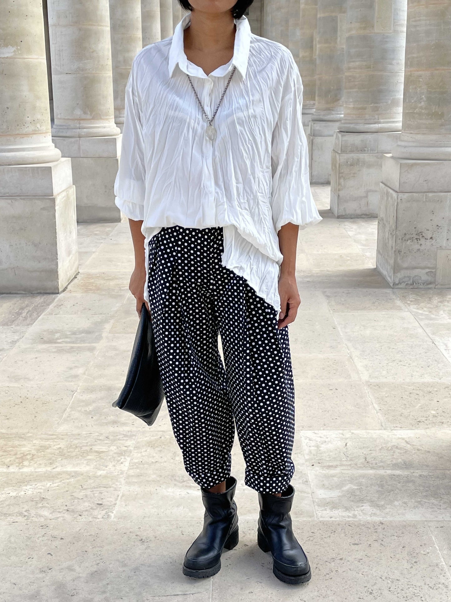 Pantalon noir à pois blancs