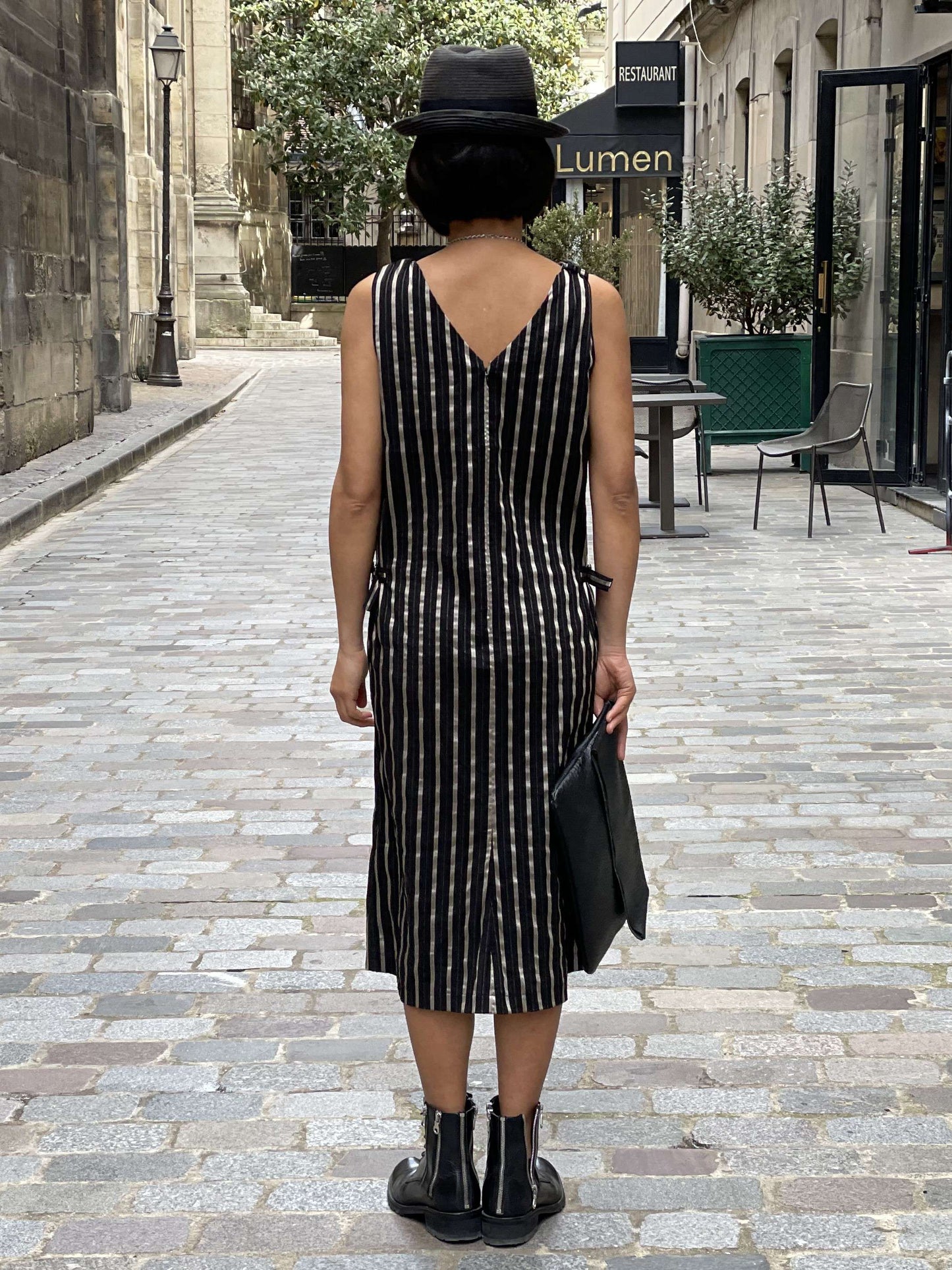 Robe chic à rayures dorées